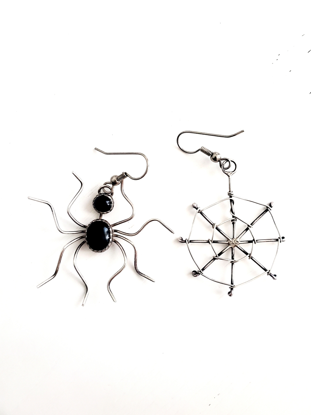 Handcrafted Sterling Silver Black Onyx Spired Web Mismatched Dangle Earing - Vin